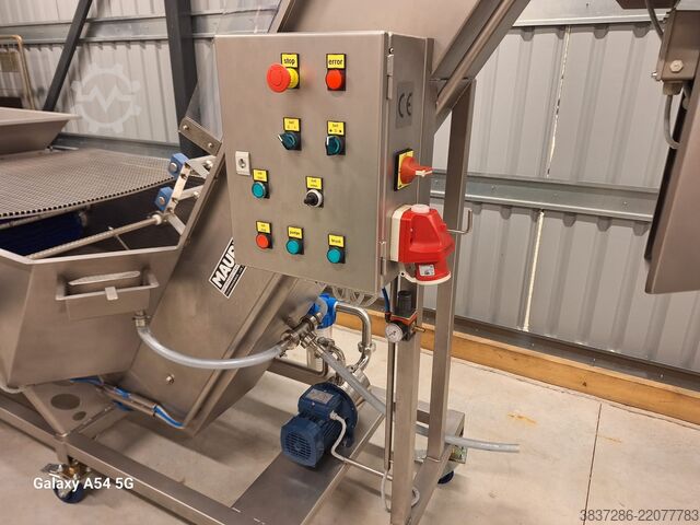 Fruit washer with brusher and grinder MAURER GÉP Kft. MKMDK 3000 fruit wascher with brusher an