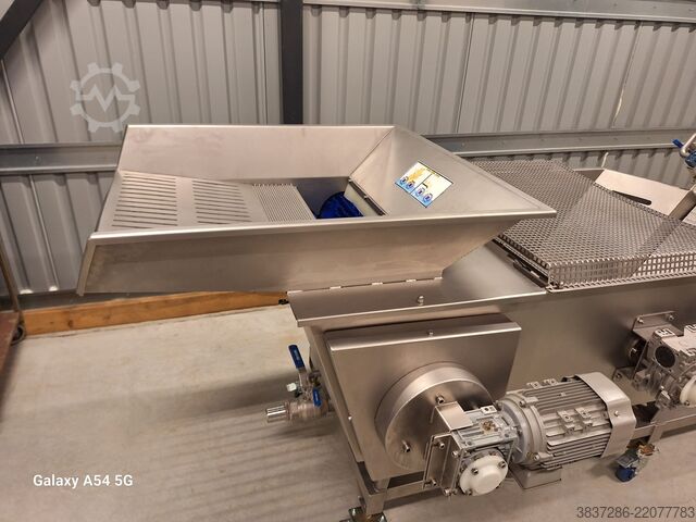 Fruit washer with brusher and grinder MAURER GÉP Kft. MKMDK 3000 fruit wascher with brusher an