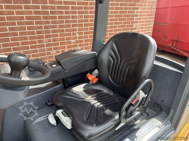 Electric 3-wheel forklift Caterpillar 2ET4000