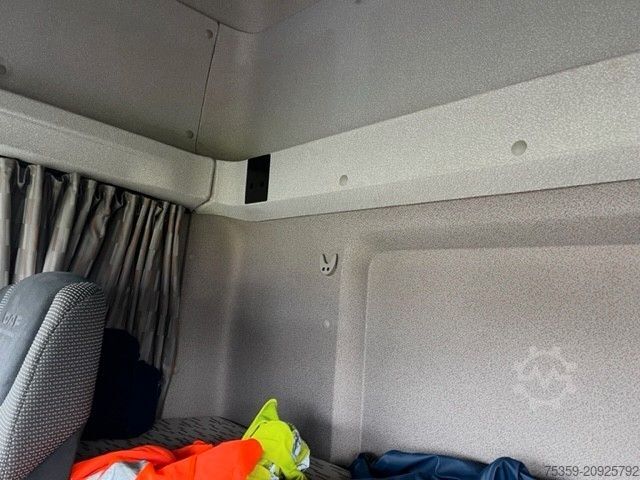 Standard tractor unit DAF CF 440 Super Space mit Silo Kompressor