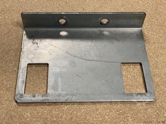 Halter Konsole Agraffenwinkel SLP/ Schenkel: 200 x 140 mm/ für Rechteckrohr: 50 x 30 mm