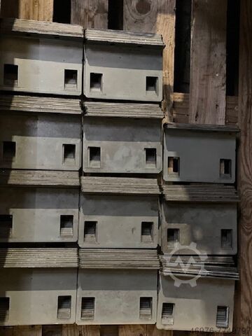 Halter Konsole Agraffenwinkel SLP/ Schenkel: 200 x 140 mm/ für Rechteckrohr: 50 x 30 mm