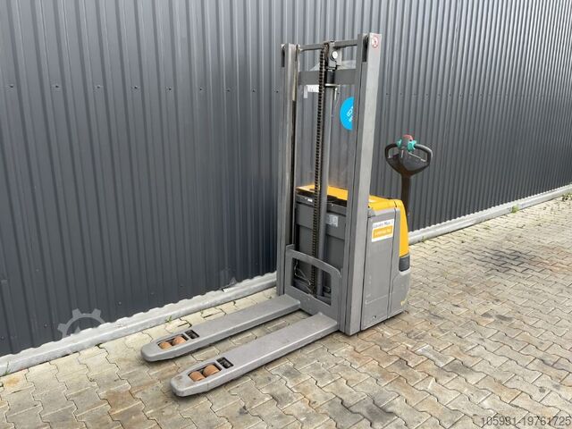 Pedestrian Stacker Jungheinrich EJC112z