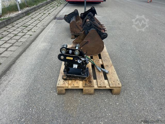Mini excavator CATERPILLAR 302.7 Powertilt Löffelpaket Sortiergreifer