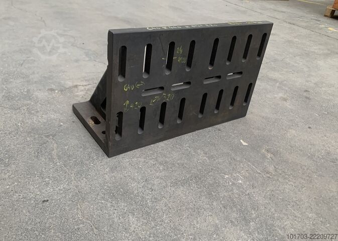 Cast iron bracket Equerre en fonte 640 x 400 x 320 mm