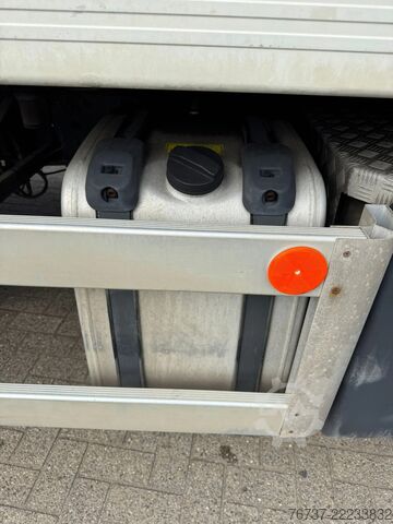 Kühl-/Tiefkühltransport Scania P94-260 **MANUAL PUMP-BELGIAN TRUCK-MEATHOOKS**