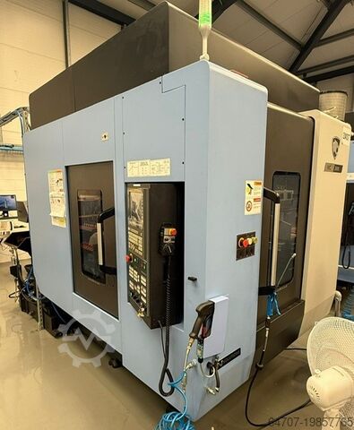 CNC turning and milling center DOOSAN DAEWOO vc3600