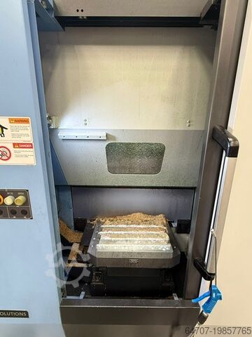 CNC turning and milling center DOOSAN DAEWOO vc3600