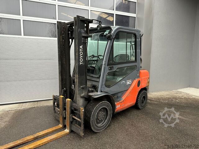 Treibgasstapler Toyota 02-8FGF30