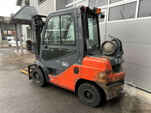 Treibgasstapler Toyota 02-8FGF30