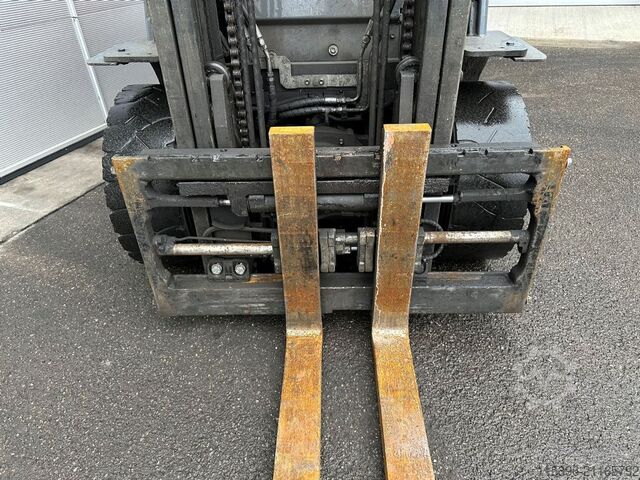 Treibgasstapler Toyota 02-8FGF30