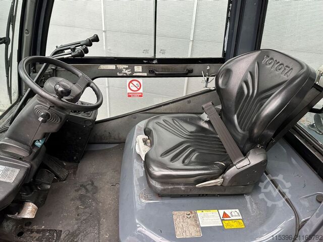 Treibgasstapler Toyota 02-8FGF30