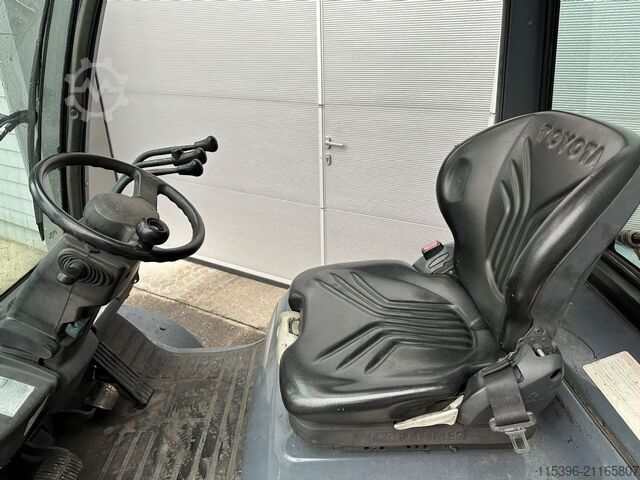Treibgasstapler Toyota 02-8FGF30 - TRIPLEX 4,7 m