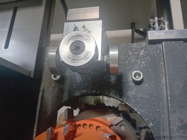 Doppelkopf-Automatische Endenfräsmaschine. Murat FA 526