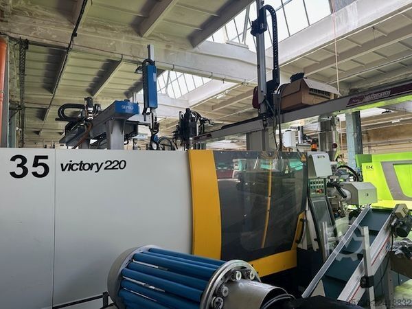 Injection molding machine Engel Victory 1050/220 Tech