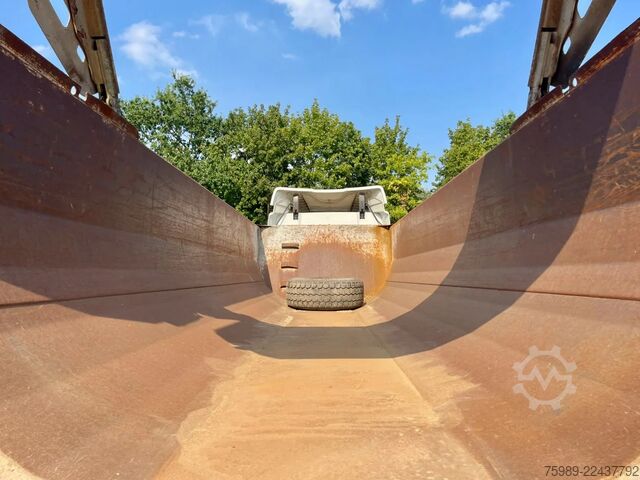 Tipper Fruehauf STEEL CHASSIS, STEEL DUMPER!   Full spring!  TO...