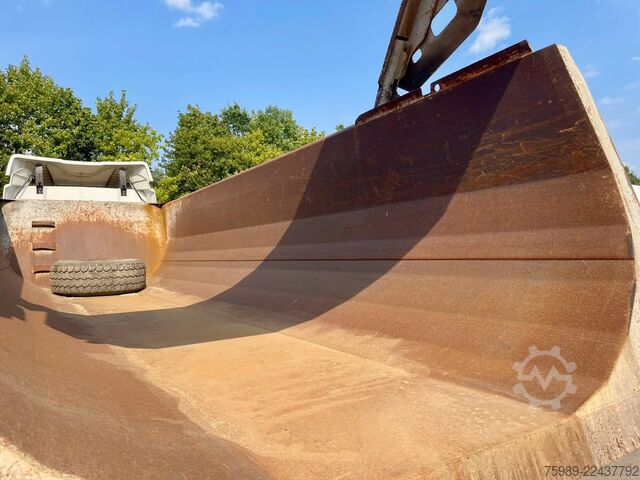 Tipper Fruehauf STEEL CHASSIS, STEEL DUMPER!   Full spring!  TO...