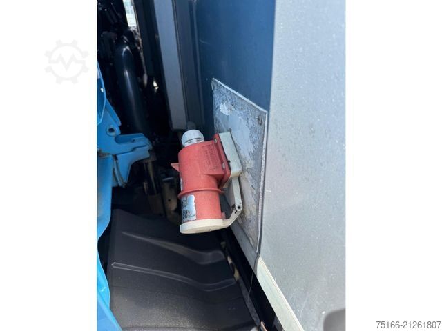 Refrigerated truck MAN 12.220 BL Kühlkoffer 5 m TK T 600*5 Rohrbahnen