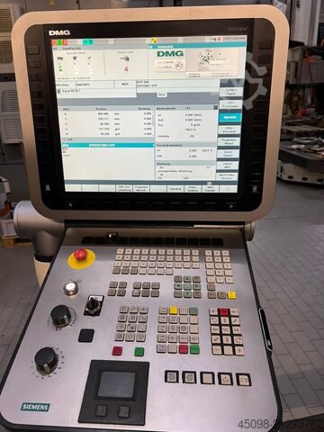 Universal-Bearbeitungszentrum DMG Deckel Maho DMC 80 U