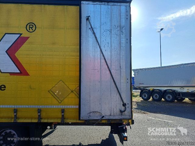 Auflieger mit Pritsche & Plane Schmitz Cargobull Curtainsider Mega Getränke
