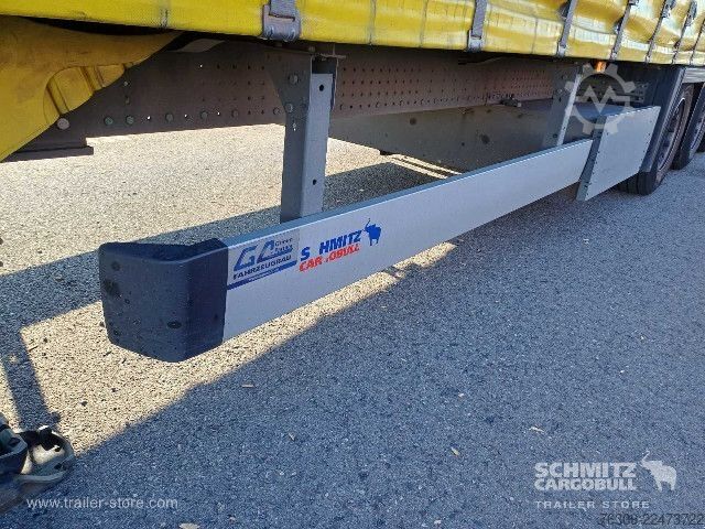 Auflieger mit Pritsche & Plane Schmitz Cargobull Curtainsider Mega Getränke
