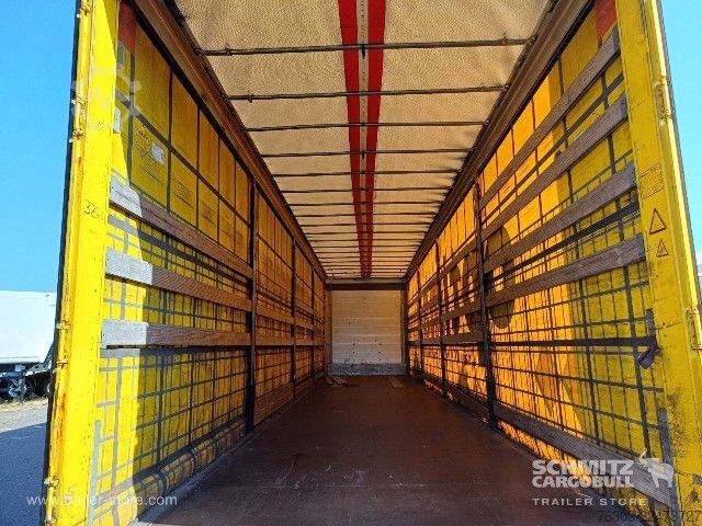 Auflieger mit Pritsche & Plane Schmitz Cargobull Curtainsider Mega Getränke