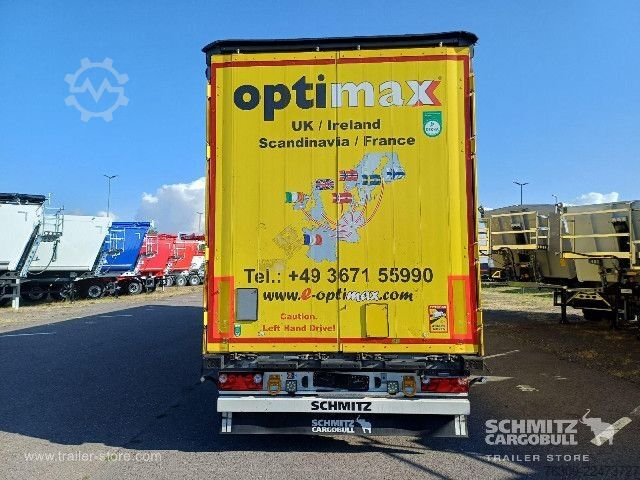 Auflieger mit Pritsche & Plane Schmitz Cargobull Curtainsider Mega Getränke