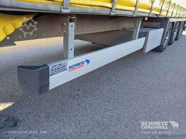 Auflieger mit Pritsche & Plane Schmitz Cargobull Curtainsider Mega Getränke