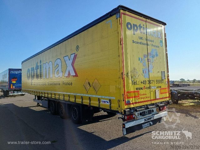 Auflieger mit Pritsche & Plane Schmitz Cargobull Curtainsider Mega Getränke