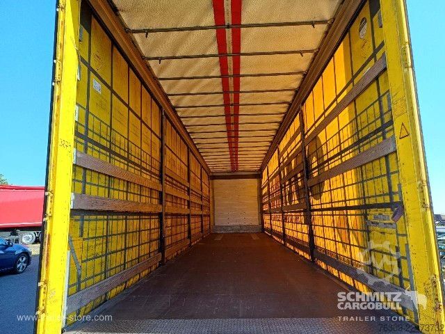 Auflieger mit Pritsche & Plane Schmitz Cargobull Curtainsider Mega Getränke