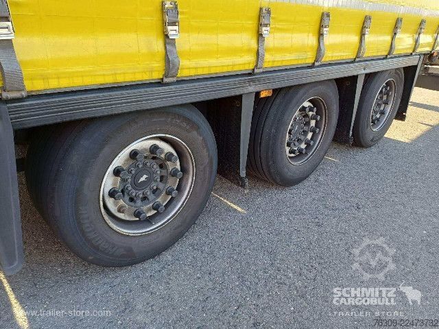 Auflieger mit Pritsche & Plane Schmitz Cargobull Curtainsider Mega Getränke