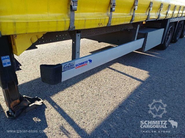 Auflieger mit Pritsche & Plane Schmitz Cargobull Curtainsider Mega Getränke