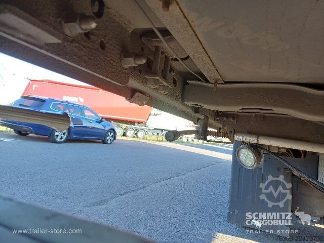 Auflieger mit Pritsche & Plane Schmitz Cargobull Curtainsider Mega Getränke