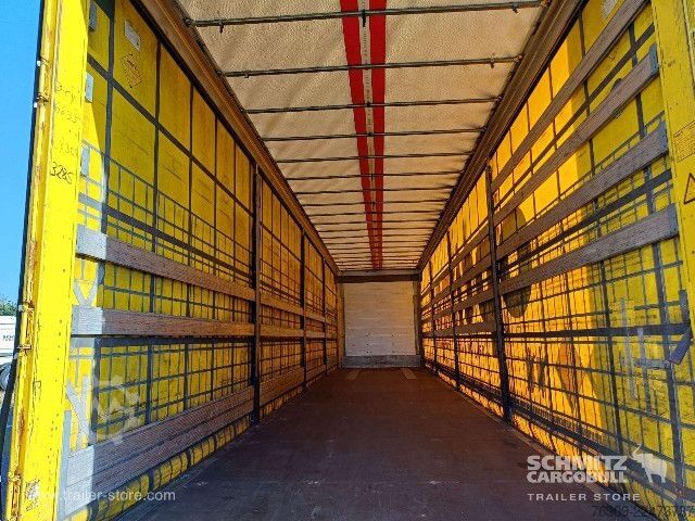 Auflieger mit Pritsche & Plane Schmitz Cargobull Curtainsider Mega Getränke