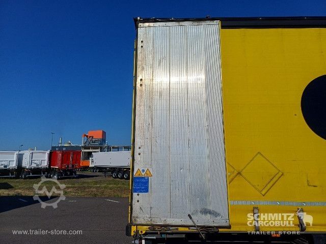 Auflieger mit Pritsche & Plane Schmitz Cargobull Curtainsider Mega Getränke