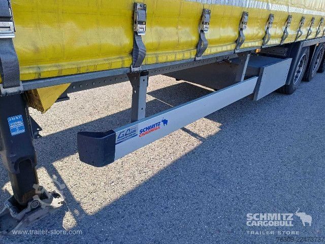 Auflieger mit Pritsche & Plane Schmitz Cargobull Curtainsider Mega Getränke