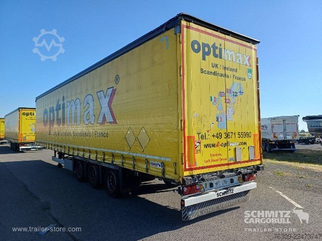 Auflieger mit Pritsche & Plane Schmitz Cargobull Curtainsider Mega Getränke