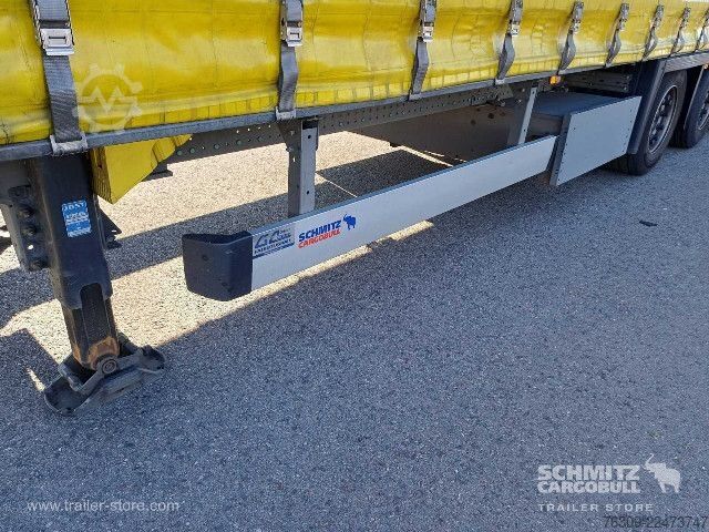 Auflieger mit Pritsche & Plane Schmitz Cargobull Curtainsider Mega Getränke
