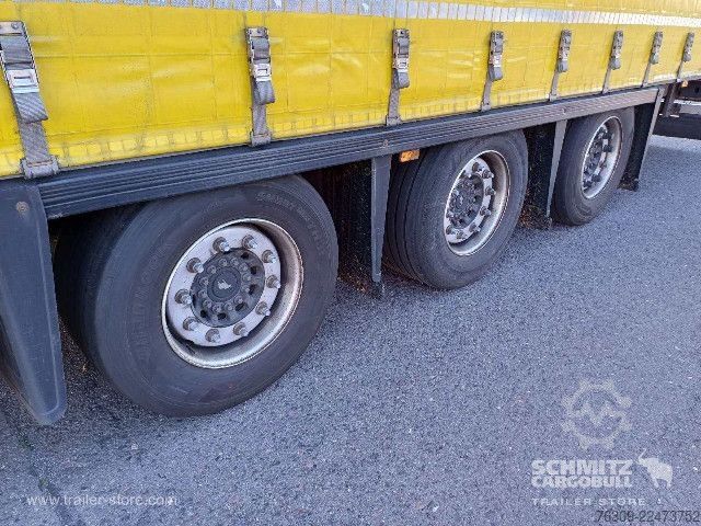 Auflieger mit Pritsche & Plane Schmitz Cargobull Curtainsider Mega Getränke