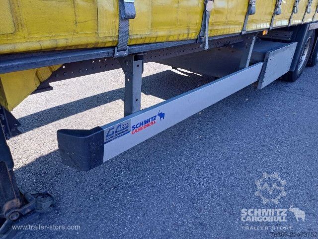 Auflieger mit Pritsche & Plane Schmitz Cargobull Curtainsider Mega Getränke