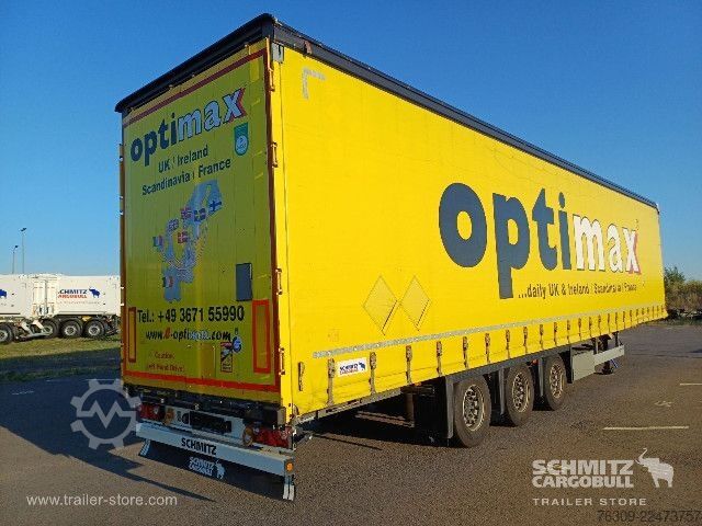 Auflieger mit Pritsche & Plane Schmitz Cargobull Curtainsider Mega Getränke