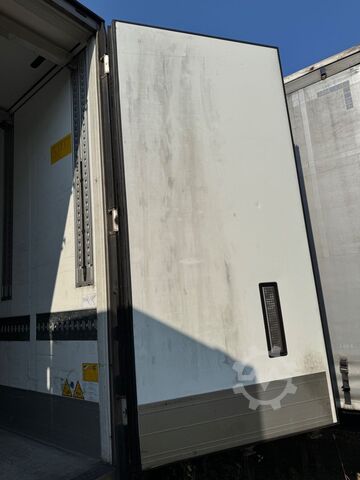 Kühlauflieger SCHMITZ CARGOBULL SKO 24, Thermo King A 400, sehr guter Zustand