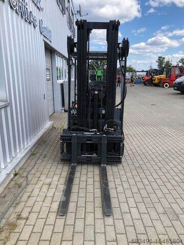 Electric 3-wheel forklift Toyota 5FBE15