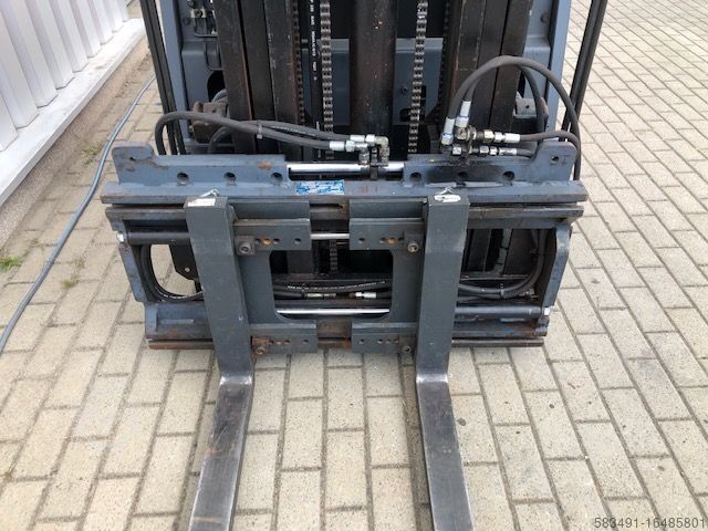 Electric 3-wheel forklift Toyota 5FBE15