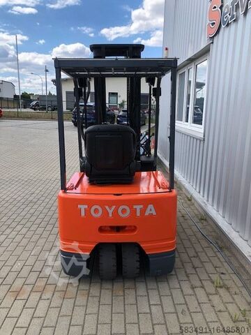 Electric 3-wheel forklift Toyota 5FBE15