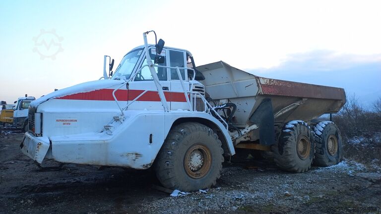 Knickgelenkdumper Caterpillar 735