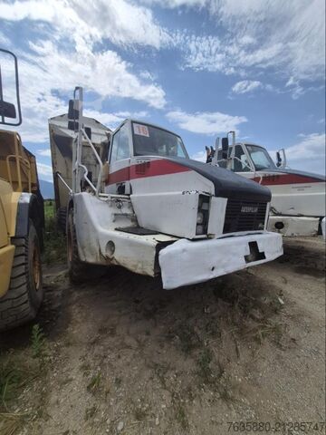 Articulated dump truck Caterpillar 735