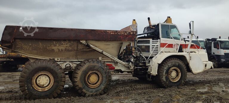 Articulated dump truck Caterpillar 735