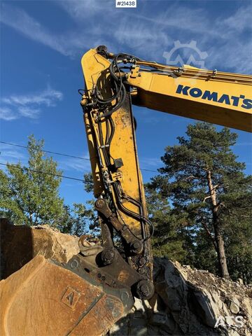 Crawler excavator Komatsu PC210LC-8 Crawler Excavator w/ 2 Buckets, Tilt and
