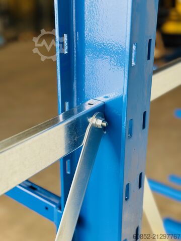 Kragarmregal ca. 3,15 lfm. Kragarmregal mit Fachböden H: 250cm 140 kg/Arm META Multistrong